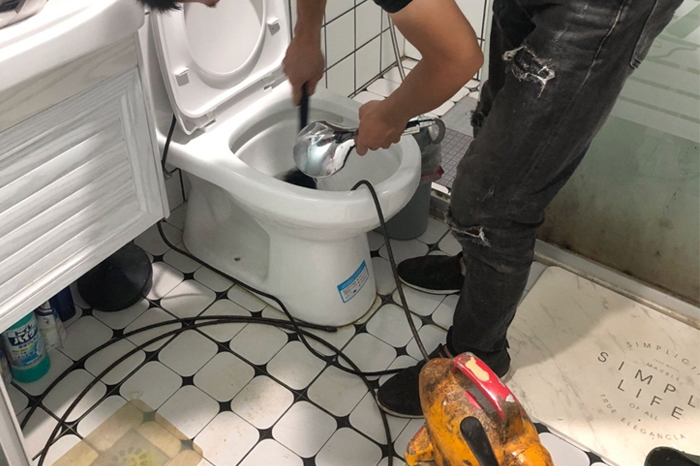 山丹马桶堵塞自己疏通还是找师傅?专业上门服务让你省时更省心